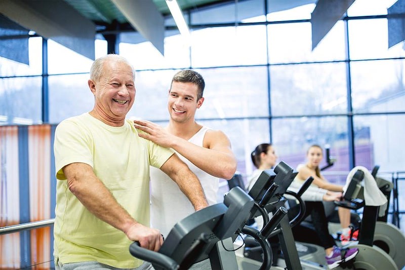 Tập xe đạp tập giúp người già nâng cao sức khỏe cơ xương khớp