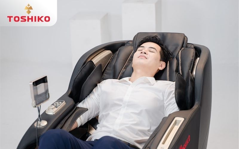 Tính năng kéo giãn trên ghế massage là một trong những điểm mạnh nhất của sản phẩm ghế massage 